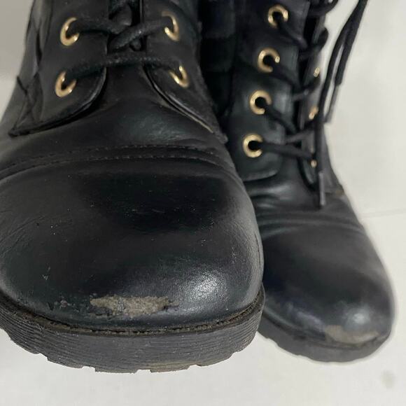 G by Guess Quilted Black Combat Boots SIZE 9M Goldtone Hardware Lug Sole Shoes - Picture 8 of 9